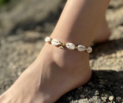 Cowrie shell anklet gold - whale tail