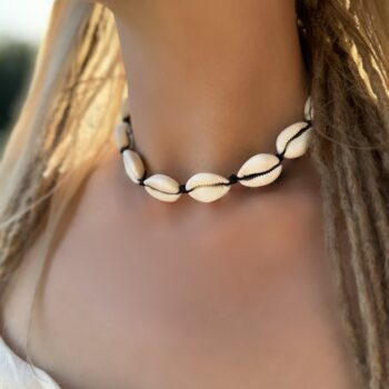 Cowrie shell necklace - black&white