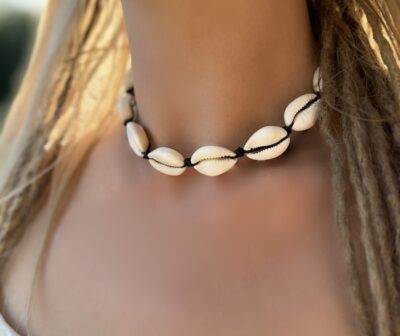 Cowrie shell necklace - black&white