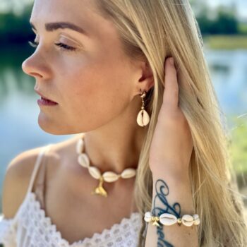 Whale tail cowrie shell bracelet