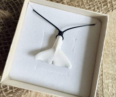 hvalmidir beluga tail necklace
