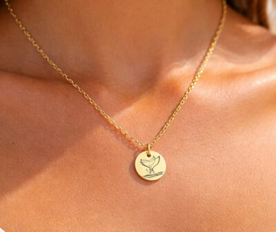 Minimalist Whale Tail Necklace – Engraved Pendant (Customizable)