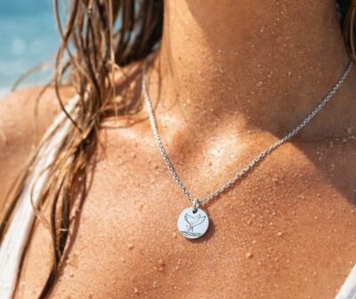 Minimalist Whale Tail Necklace – Engraved Pendant (Customizable)